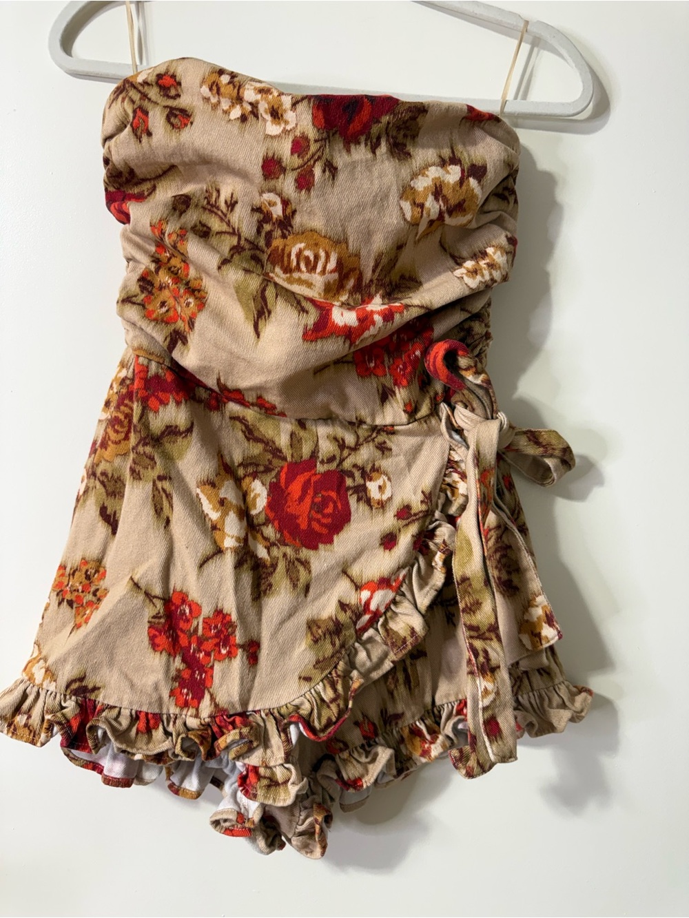 Oliviaceous Strapless Floral Romper Size M Beige Ruffle Wrap Western Boho - Picture 2 of 3